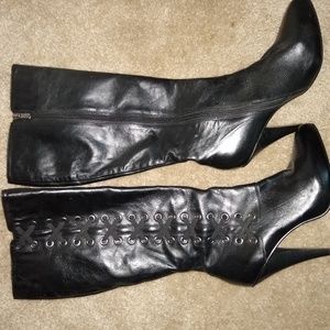 Two Lips boots, size 9